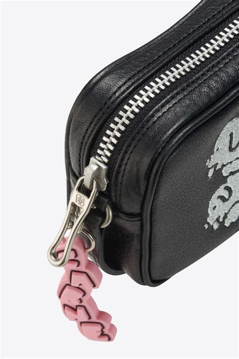 De la colaboración de Bigotre y Carne Bollente nace el diseño sex positive PuroDiseño