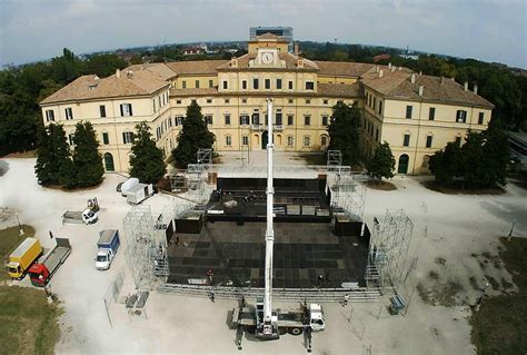 Parma Nel Parco Ducale Montato Il Grande Palco Del Festival Verdi La