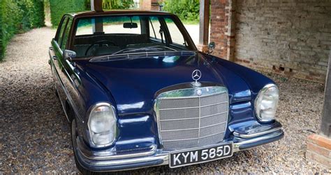 Très bien conservée cette Mercedes Benz 250S dun ancien Rolling Stone