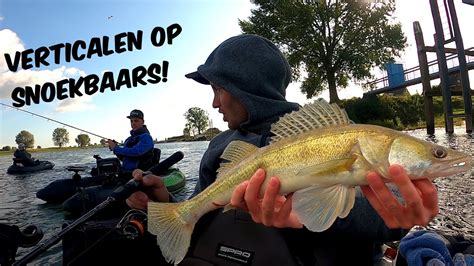 Verticalen Op Snoekbaars Vanuit De Bellyboat Youtube