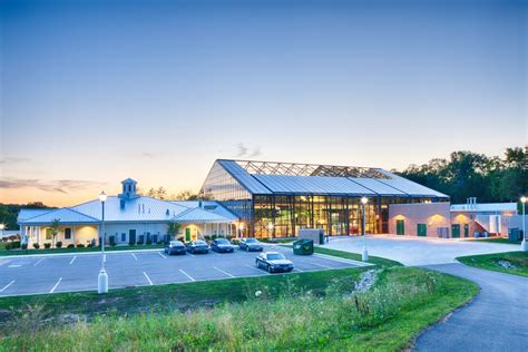 8 Aquatic Center Design Ideas With Retractable Roofs