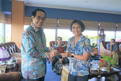 Rektor Unhas Terima Secara Resmi Dosen Dan Mahasiswa Dari University Of