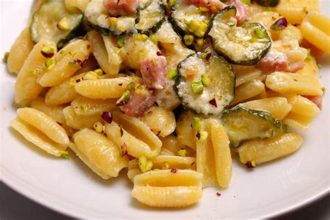 Gnocchetti Con Zucchine Prosciutto Cotto Gorgonzola E Pistacchi