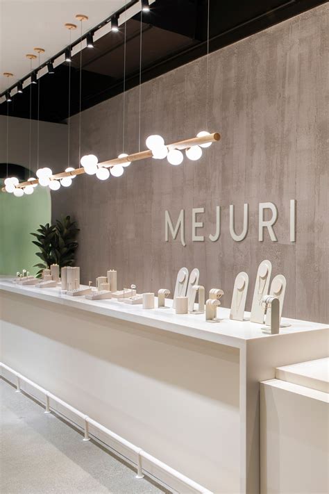 Bellevue Square Jewelry Store | Mejuri | Mejuri