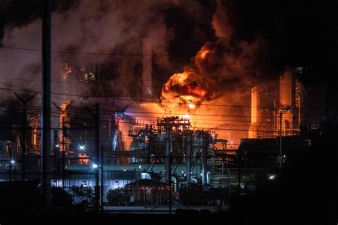 chevron oil refinery fire   moment fireball erupts  site