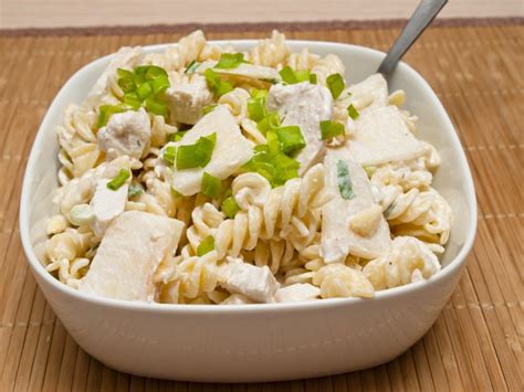 Recette salade de pâtes poulet et comté Marie Claire