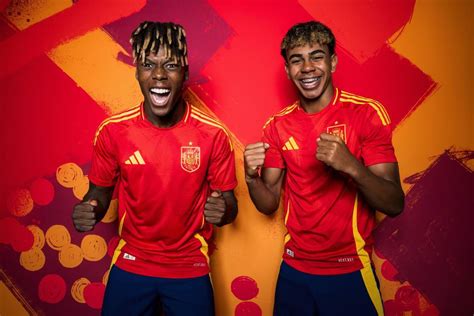 El Artista Callejero Tvboy Pinta A Los Protagonistas De La Selección Nico Williams Y Lamine