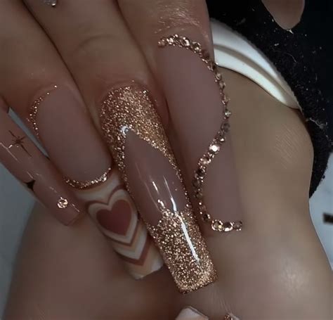 Rose gold nails Uñas de maquillaje Uñas de gel Manicura de uñas