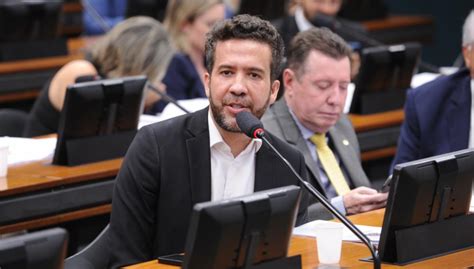 Fux quebra o sigilo bancário e fiscal de André Janones por suspeita de