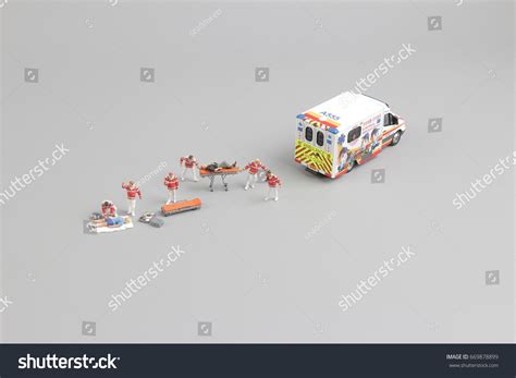 Ambulance Toy Car Paramedics Toy Figures Stock Photo 669878899 | Shutterstock