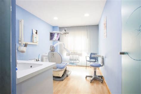 La Cl Nica En Im Genes Cl Nica Dental Avenida Del Mediterr Neo