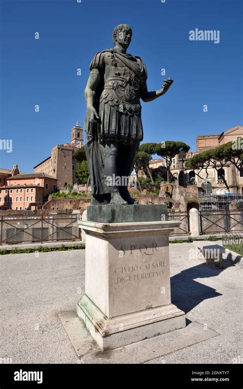 Statue Of Julius Caesar Hi Res Stock Photography And Images Alamy