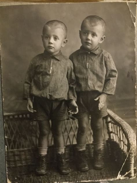 Мальчики близнецы 1937 г. | Мальчики-близнецы, Старые фотографии, Мальчики