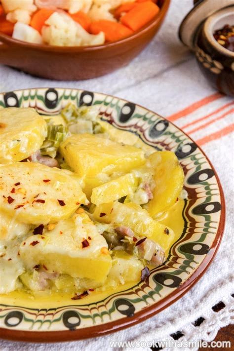 картофи огретен с праз бекон и сметана | Ethnic recipes, Macaroni and ...