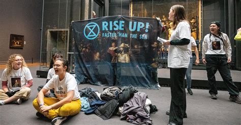 Extinction Rebellion Voert Actie Bij Nachtwacht In Rijksmuseum Nrc