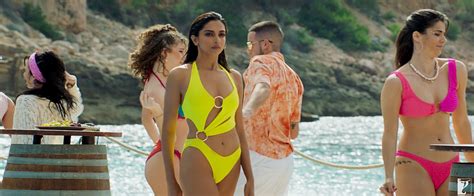 5 Best Bikini Looks Of Deepika Padukone From Pathaan Masala