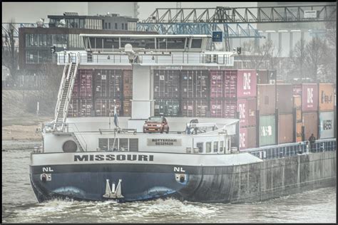 Containerschiff Bei Nebel Auf Dem Rhein Bei D Sseldorf Norbert