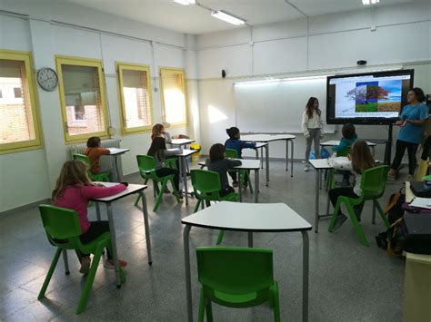 Explicació de fenomens dastronomia a 3r de Primària Institut Escola