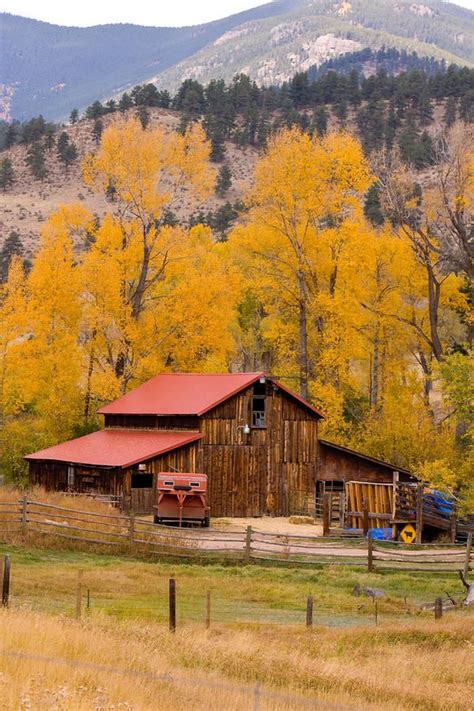 Rocky Mountain Barn Autumn View Barn Pictures Old Barns Rustic Barn