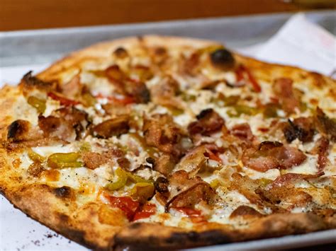 Critics explain what the modern apizza state street new haven does 1