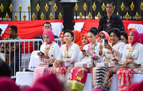 Panglima Tni Dan Ketum Dharma Pertiwi Turut Memeriahkan Acara Istana