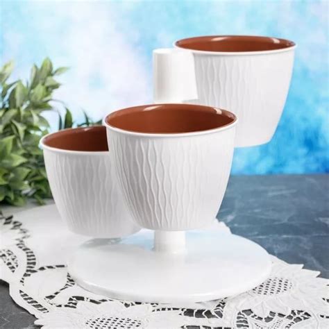 Каскад цветочный "Пирамида" белый Ливингрин (10)