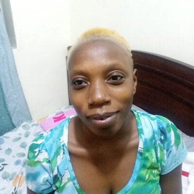 Modelka Sweet Bear na kameře živá sex show a chat zdarma Stripchat