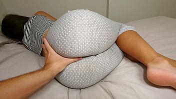 Milf comparte cama con su vecino mientras su marido no está en casa XVIDEOS