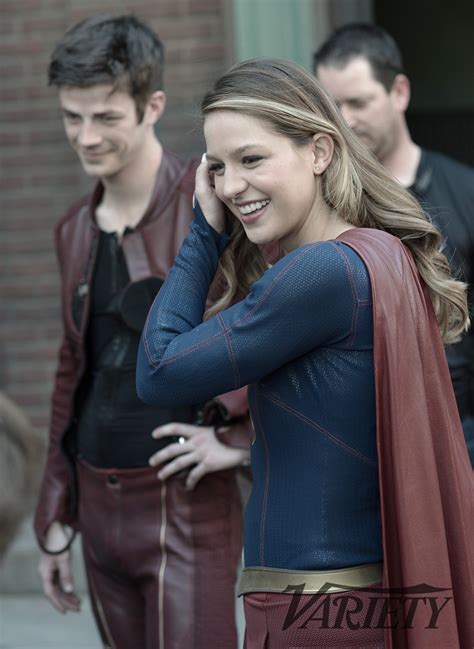 Kara And The Flash Get Acquainted In More Photos From Supergirl Season 1