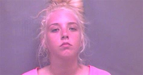 G1 Jovem é presa nos EUA arma carregada escondida na vagina notícias em Planeta Bizarro