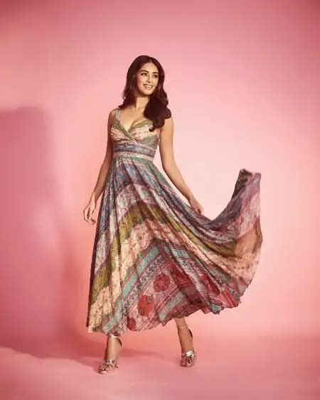 Sini Shetty Hot Pics And Photo In Saree And Lehnga