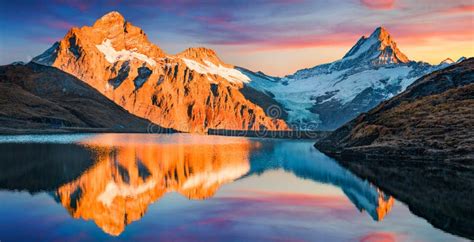 Splendido Panorama Serale Del Lago Bachalp Bachalpsee Svizzera