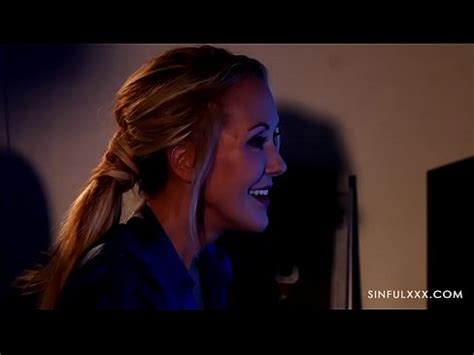 Marido hace que el coño de su esposa gotee con esperma XVIDEOS