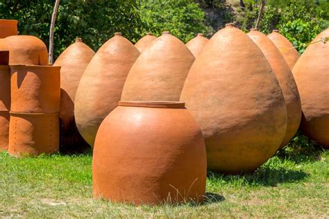 Грузинские вина в глиняных кувшинах бутылках купить, цена