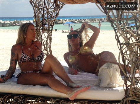 Aisleyne Horgan Wallace Sexy Flaunts Her Sizzling Bikini Body At A Beach In Cancun AZNude
