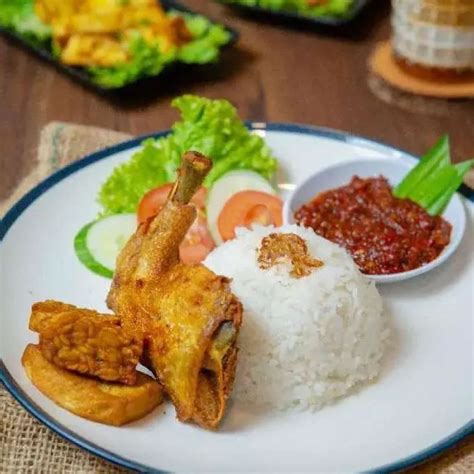 Nasi Ayam Penyet