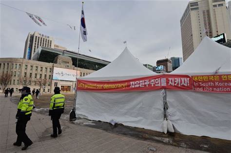 서울시 서울광장 점거 보수단체에 “강제 철거” 한국일보