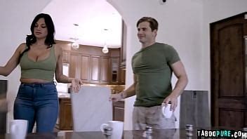 Milf Bisexual En Un Tr O Con Universitarios Xnxx