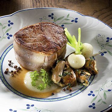 Tournedos de rumsteck de bœuf au jus d échalote et sa poêlée de cèpes