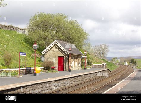 Railway Station horton in ribblesdale Stock Photo - Alamy