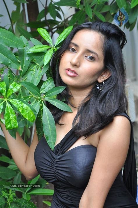 Vishika Singh Hot Stills Photo 54 Of 58