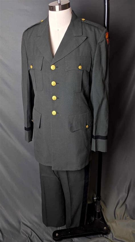 Military Green Uniform With Army Aviation School Auction