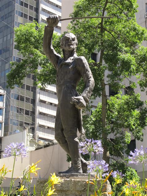 Edificios y Monumentos de Buenos Aires: Estatua de Santiago de Liniers