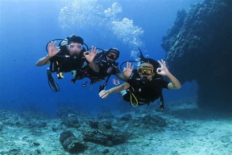 Discover Scuba Diving from Koh Lanta on Koh Haa, Koh Bida or Koh Rok.