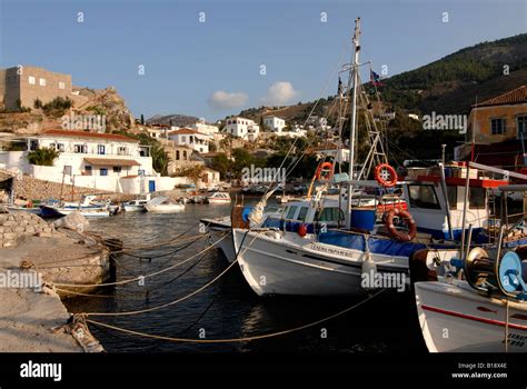 Kamini hydra hi-res stock photography and images - Alamy