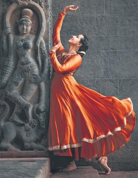 Details more than 144 images of bharatanatyam poses latest ...