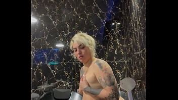 Chi Vuole Unirsi A Me Nella Vasca Idromassaggio XVIDEOS