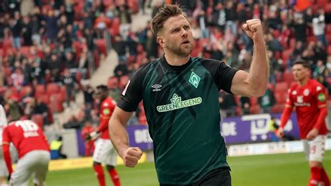 Nach Irrer Schlussphase Niclas F Llkrug Rettet Werder In Mainz Remis