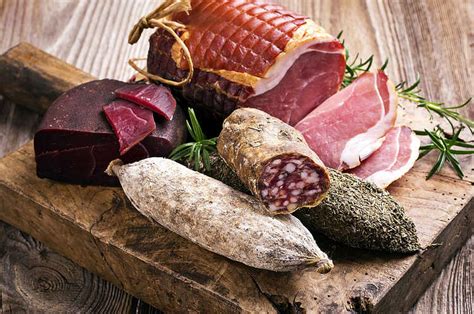Ветчины и колбасы: вкусные и опасные | Волшебная Eда.ру