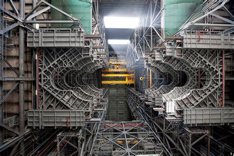 Inside NASA's towering rocket factory before deep space mission | New ...